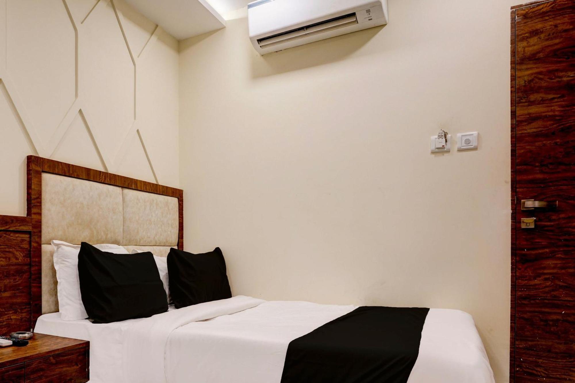 O Ashirwad Hotel 4*