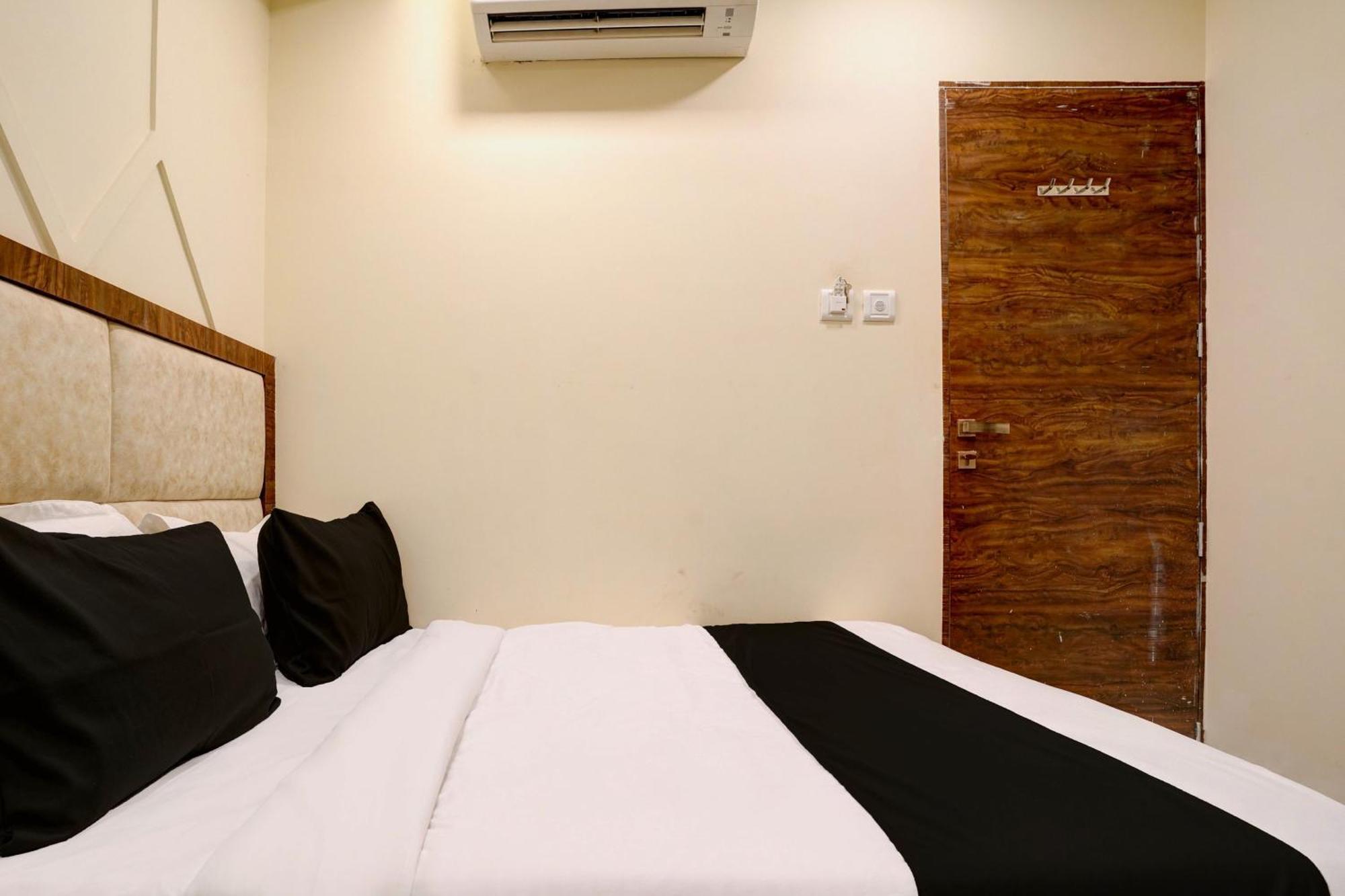 O Ashirwad Hotel